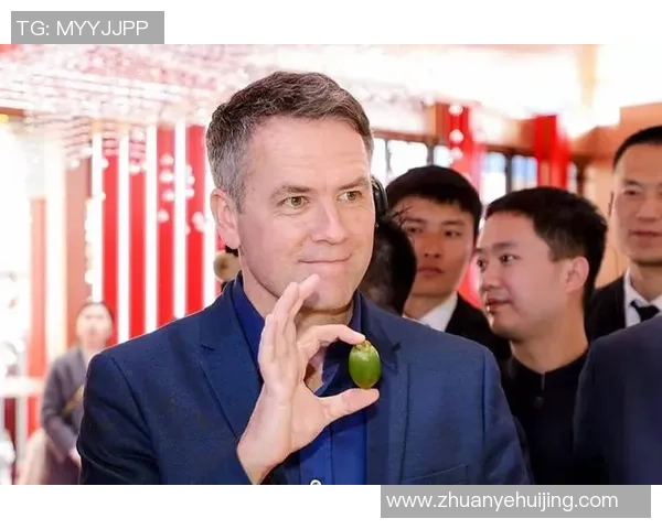 足球明星与时尚西装的完美融合展现运动魅力与优雅风范